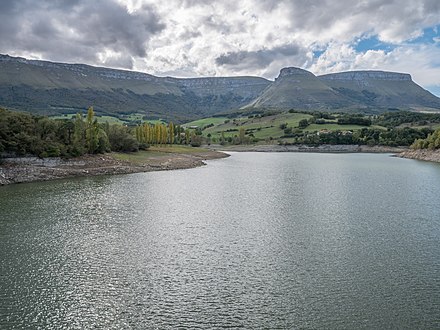The Maroño reservoir and the Sálvada mountain in Alava