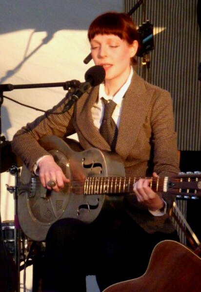 File:Mary Hampton playing at Packwood House 2011.jpg