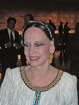 <span class="mw-page-title-main">Mary McFadden</span> American fashion designer