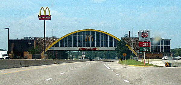 McDonald's bridge restaurant in the Will Rogers Archway over Interstate 44 (2008)