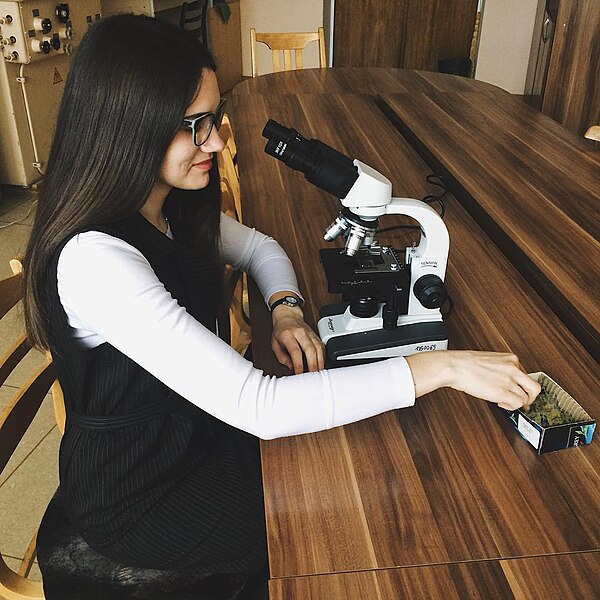 File:Me with microscope.jpg