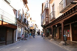 Calle típica con soportales