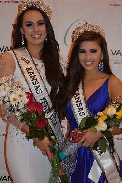 Madison Moore (Miss Kansas Teen USA 2016) crowns her sister Malerie Moore as Miss Kansas Teen USA 2017. This is the first consecutive back-to-back cro