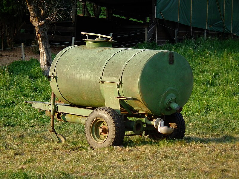 File:Mobile Viehtränke Linnenbach.JPG