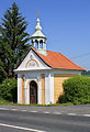 Čeština: Kaplička u hlavní silnice v Mochtíně English: Small chapel in Mochtín, Czech Republic