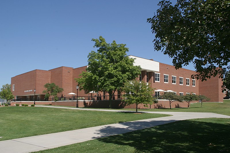 File:Monmouth College Hewes Library.jpg