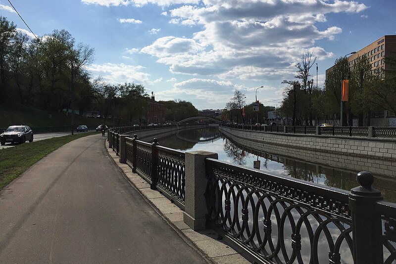 File:Moscow, Krasnokazarmennaya Embankment (31234982126).jpg