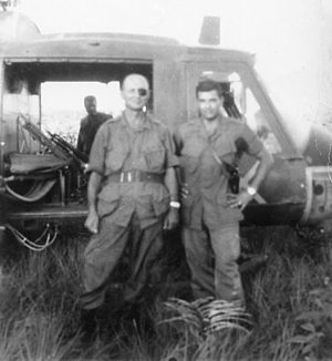 English: Moshe Dayan with Major J. Thomas Pear...