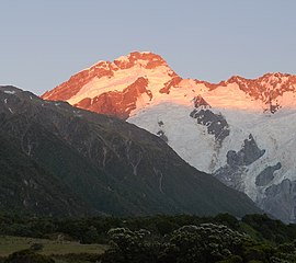 Mount Sefton (oříznutý) na sunrise.jpg