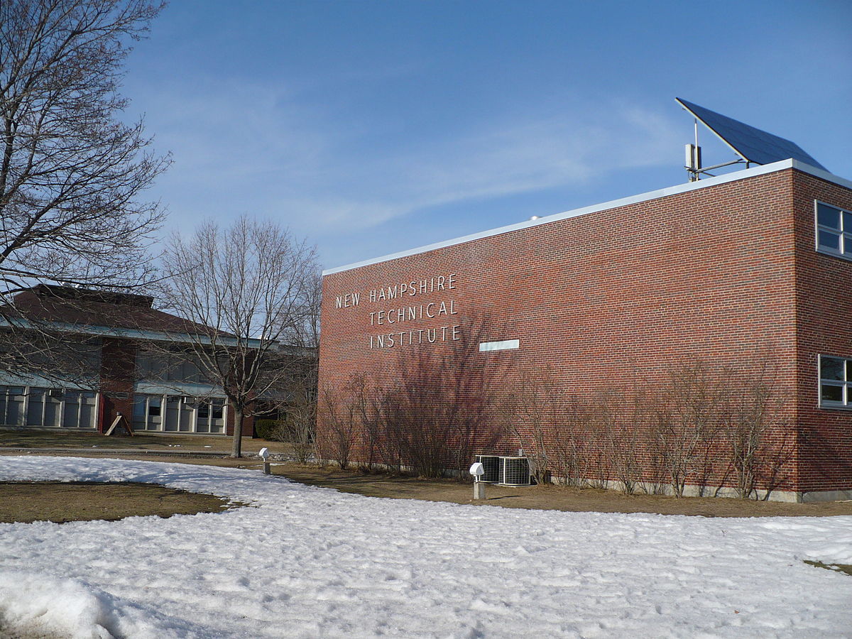 Little halls. Школа Конкорд снаружи. Конкорд колледж Юнайтед Кинг. New England Institute of Technology. Concord College, Shrewsbury.