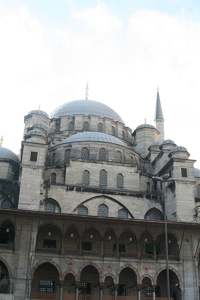 Istanbul n. Стамбул мечеть Сулеймана великолепного. Мечеть Шакирин в Стамбуле. Стамбул мечеть Бююк Меджиди. Монастырь Пантократора в Стамбуле.