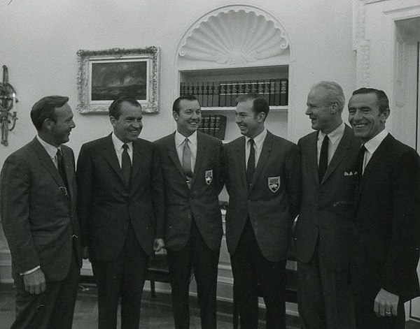 President Nixon meeting with golf pro Arnold Palmer, Al Kaline of the Detroit Tigers, the Green Bay Packers' Bart Starr, Coach Bud Wilkinson, and spor