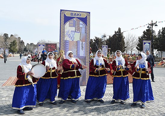 Праздник у азербайджанцев сегодня. Национальный праздник Новруз байрам. Праздник Навруз в Азербайджане. Праздник Новруз байрам в Азербайджане. Традиции Навруза в Азербайджане.