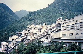 Okutama kōgyōn tehdas vuonna 1998