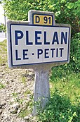 Panneau Michelin à Plélan-le-Petit dans les Côtes d'Armor.