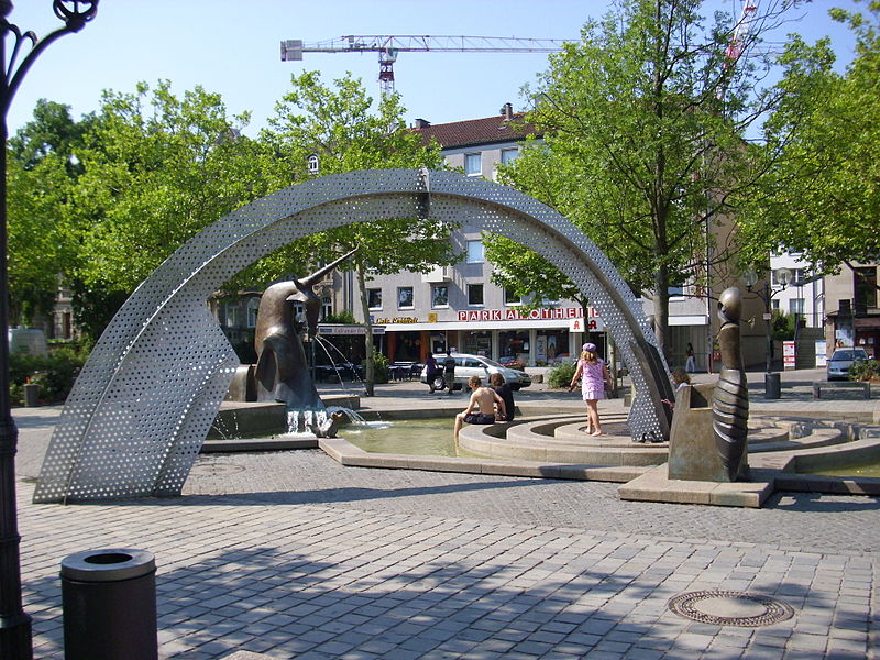 File:Paradiesbrunnen Fürth 17.jpg