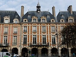 Paris place des voges no14.jpg