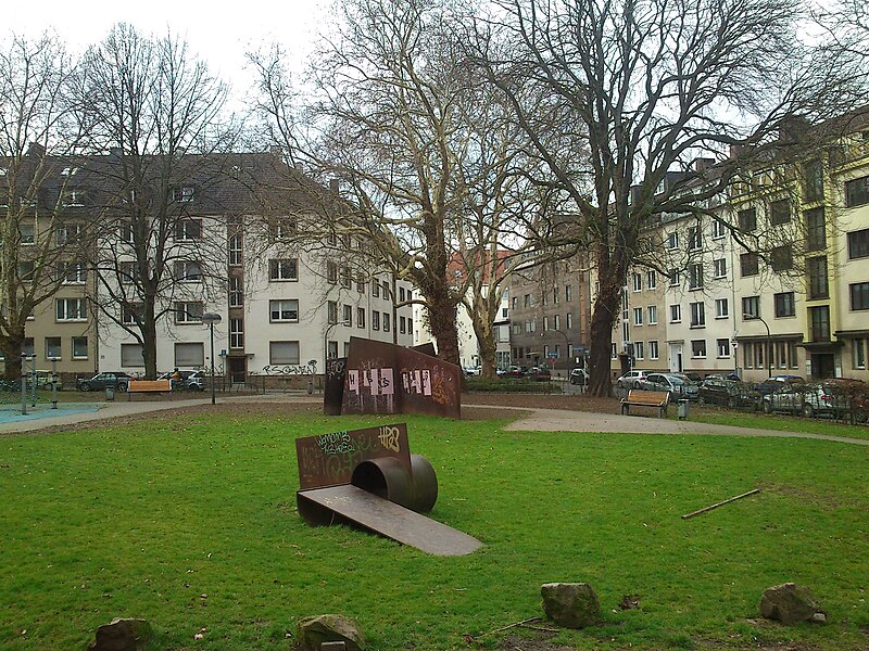 File:Park am ehem. Museum Ostwall, 27.02.14 - panoramio.jpg