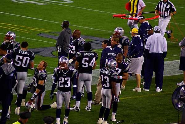 Patriots players on the sideline during the 2007 preseason