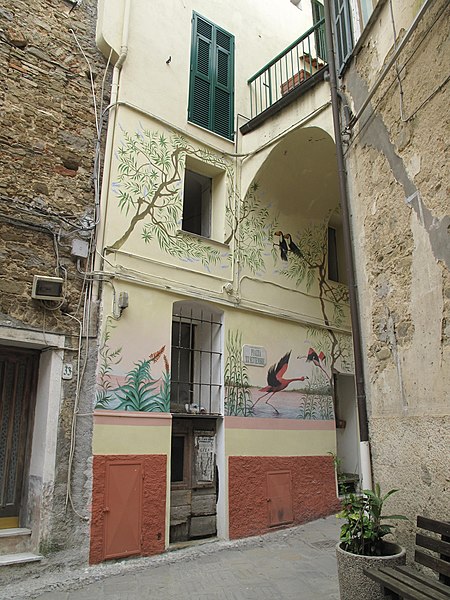 File:Perinaldo - Frescos in the streets.jpg