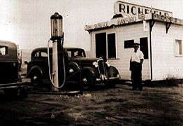 Service station in Hanford, 1930