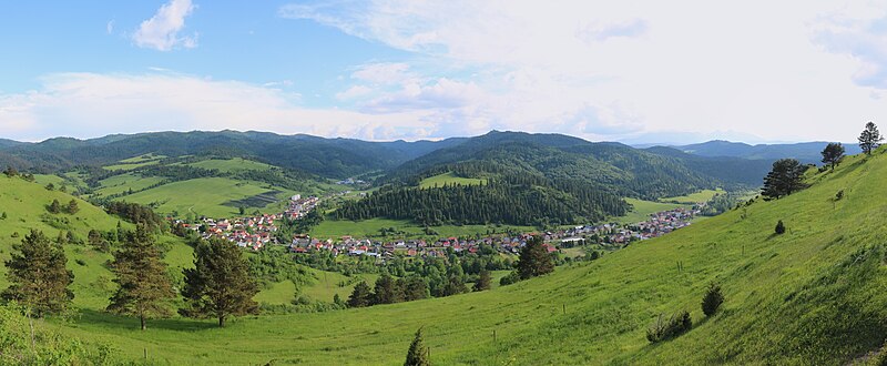 File:Pieniny Mountains - Velky Lipnik.jpg