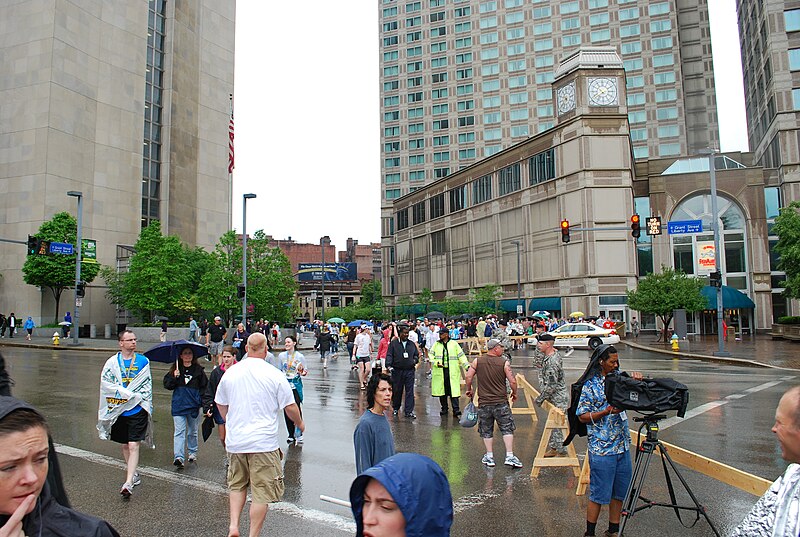 File:Pittsburgh Marathon 2010 bomb squad 2.jpg