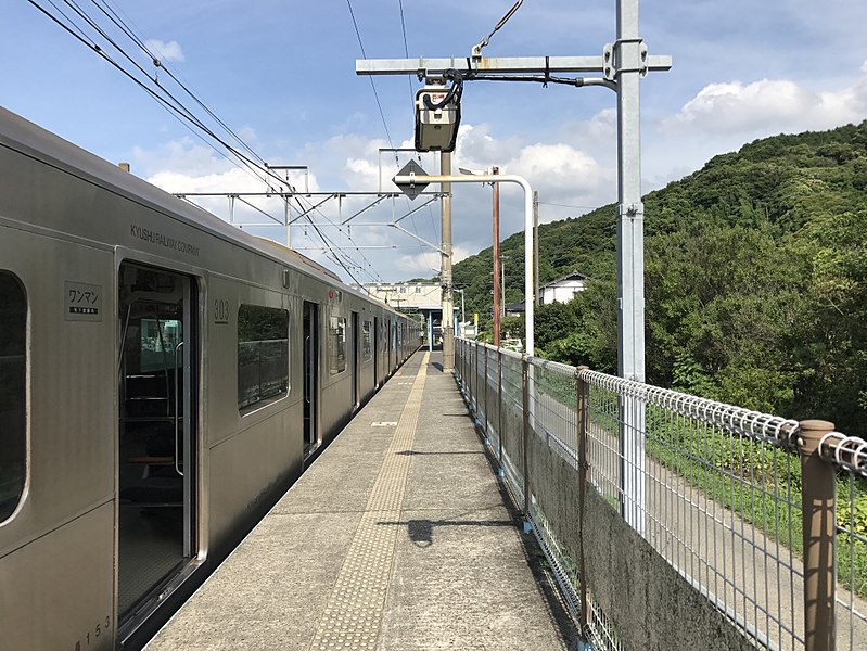 File:Platform of Dainyu Station.jpg