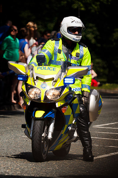 File:Policeman-on-motorcycle.jpg