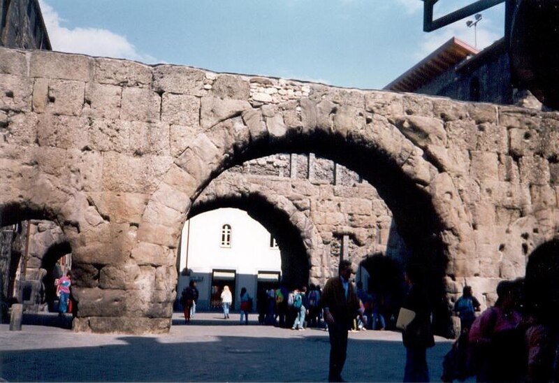 File:Porta pretoria Aosta1.jpg