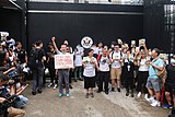 Người biểu tình bên ngoài Tổng lãnh sự quán Hoa Kỳ tại Hồng Kông và Ma Cao.