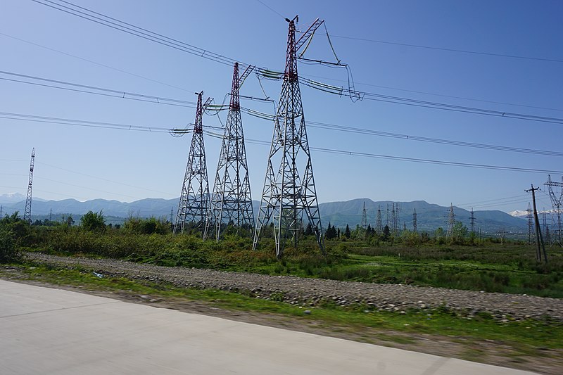 File:Pylon triple 500 kV Zestaponi GE 2018.jpg