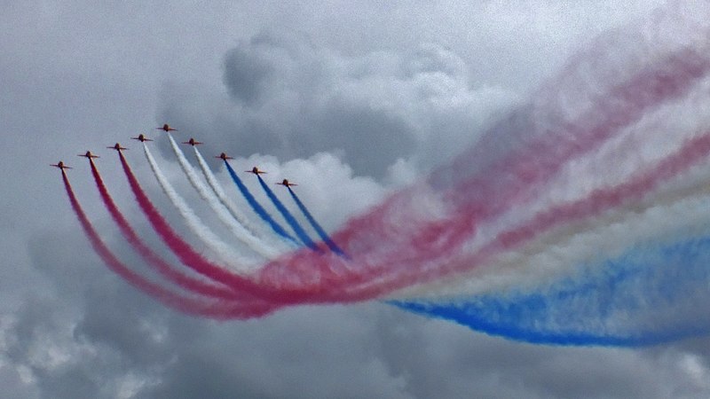 File:Red Arrows Display at the F1 British Grand Prix (14584692346).jpg