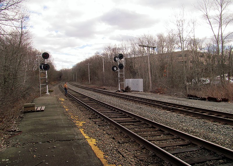 File:Remains of Lechmere Warehouse station, April 2017.JPG