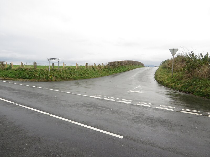 File:Road junction east of Bridgefoot - geograph.org.uk - 4249350.jpg