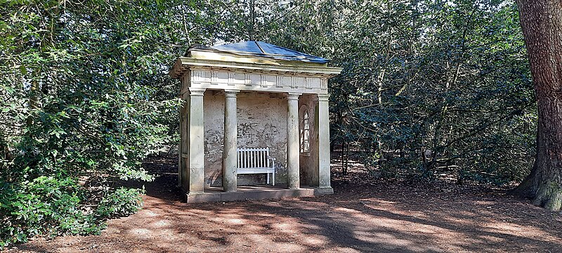 File:Roman Garden Temple in Clumber Park.jpg