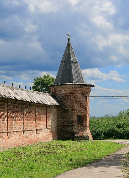 File:RostovKremlin SWTowerMetropolitanGarden 1677t.jpg