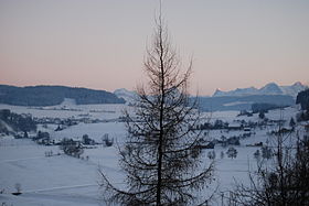 Blick vom Hotel Rüttihubelbad uf s winterlechi Wauggringer Moss u d Bärner Alpe