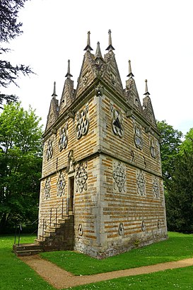 How to get to Triangular Lodge with public transport- About the place