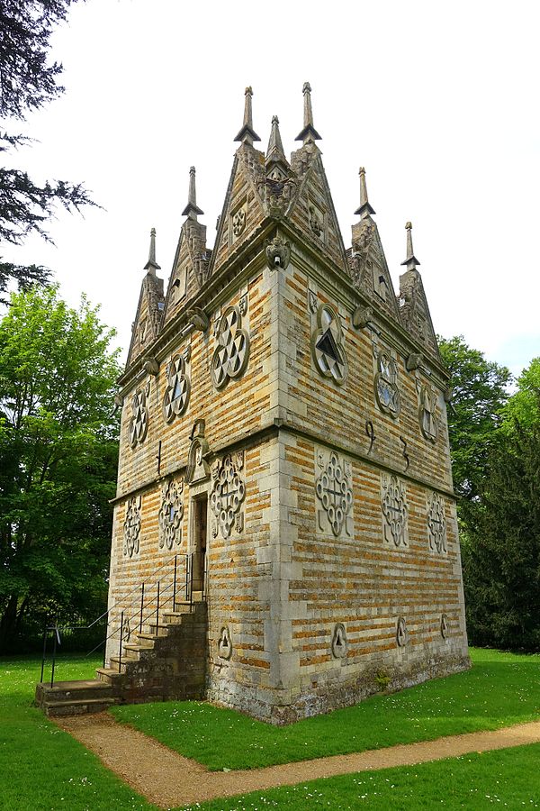 Rushton Triangular Lodge