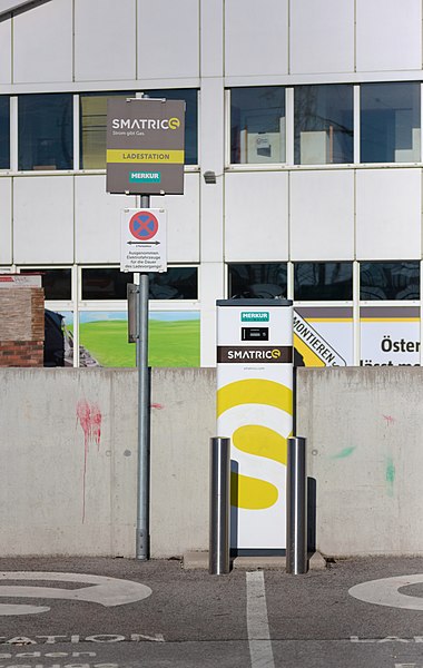 File:SMATRICS charging station at Bergmillergasse 7, Vienna, Austria-station front PNr°0542.jpg