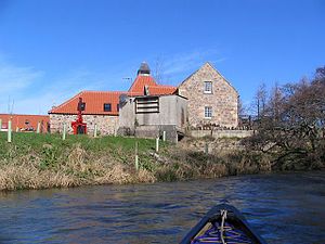 Die Mühle (Müllerhaus), vom Fluss Tyne aus gesehen