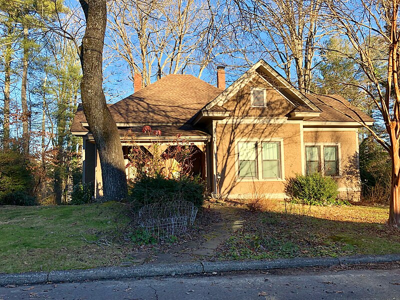 File:Santa & Evelyn Nicholson House, Brevard, NC (45754668915).jpg