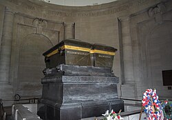 Sarcophages 02 - Tombe McKinley (38909603762) .jpg