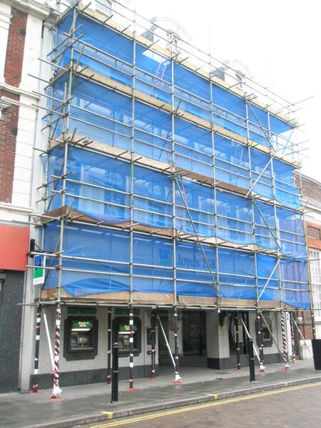 File:Scaffolding surrounding Havant Lloyds TSB - geograph.org.uk - 792355.jpg