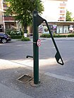 Schmargendorf Warmbrunner Strasse water pump 60-001.jpg