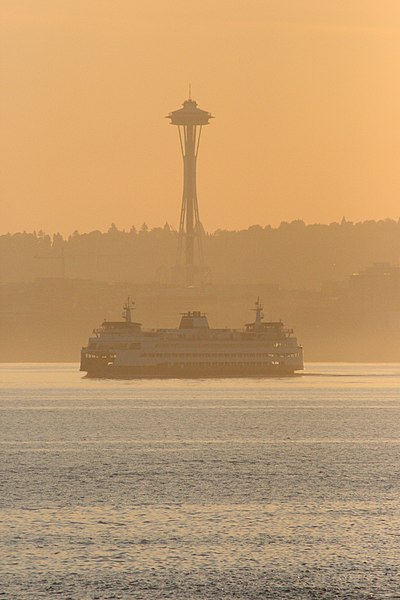 File:Seattle Ferry and Space Needle, August 2009 - panoramio.jpg