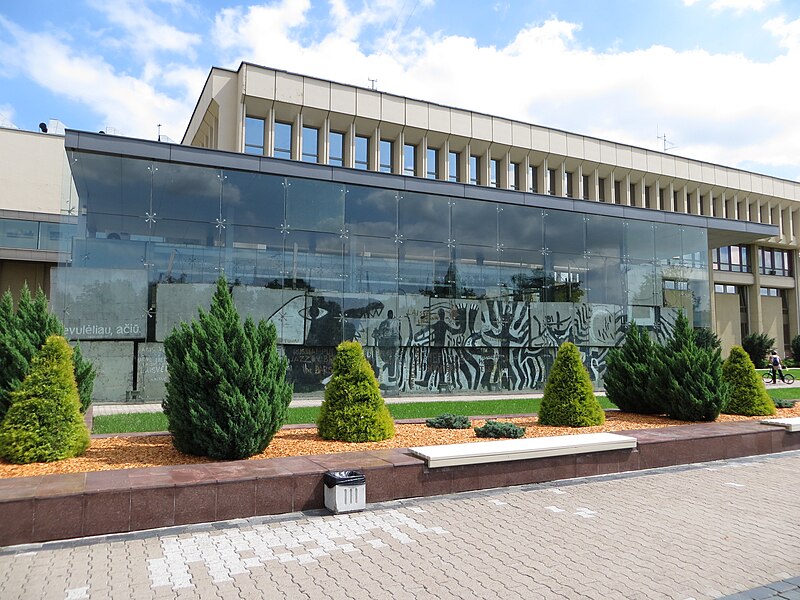 File:Seimas barricades 2.jpg