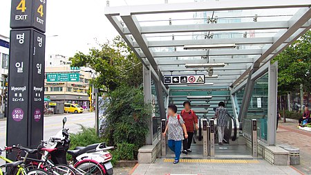 Seoul metro 551 Myeongil station entrance 4 20180914 122700