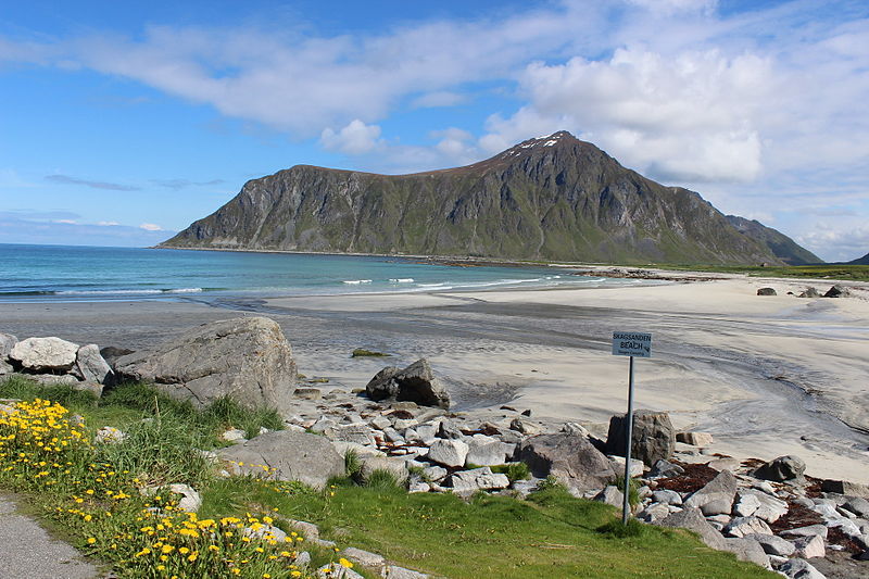 File:Skagsanden Lofoten 22.06.2012.jpg